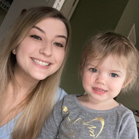 + MEET YOUR POSHER + - Picture 2 of 10